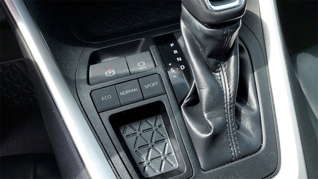2019 Toyota RAV4 XLE Premium photo 14