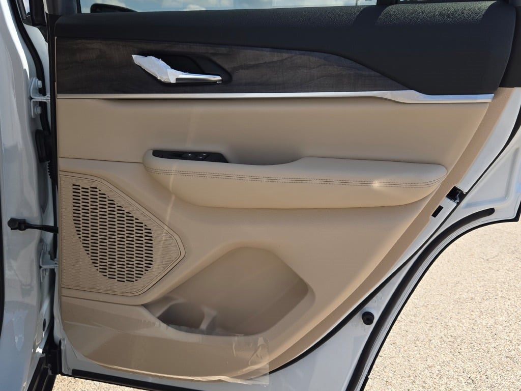 2025 Jeep Grand Cherokee Limited photo 8