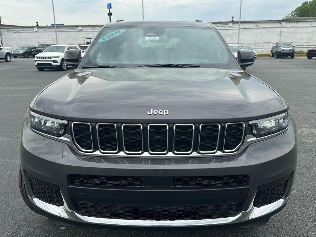 2025 Jeep Grand Cherokee Laredo X photo 12