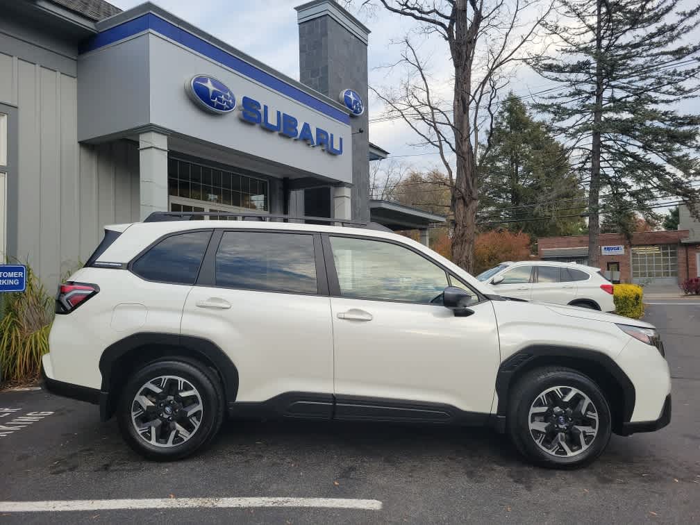 2025 Subaru Forester Premium photo 2