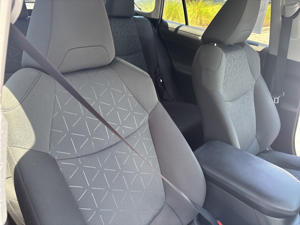 2021 Toyota RAV4 XLE photo 36