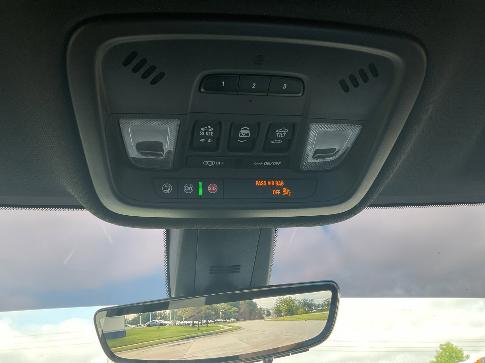 2023 Chevrolet Traverse Premier photo 23