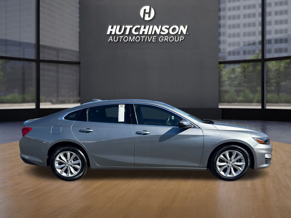 2024 Chevrolet Malibu 1LT photo 2