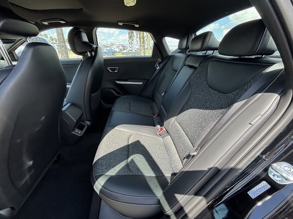 2025 Kia K4 GT-Line photo 16