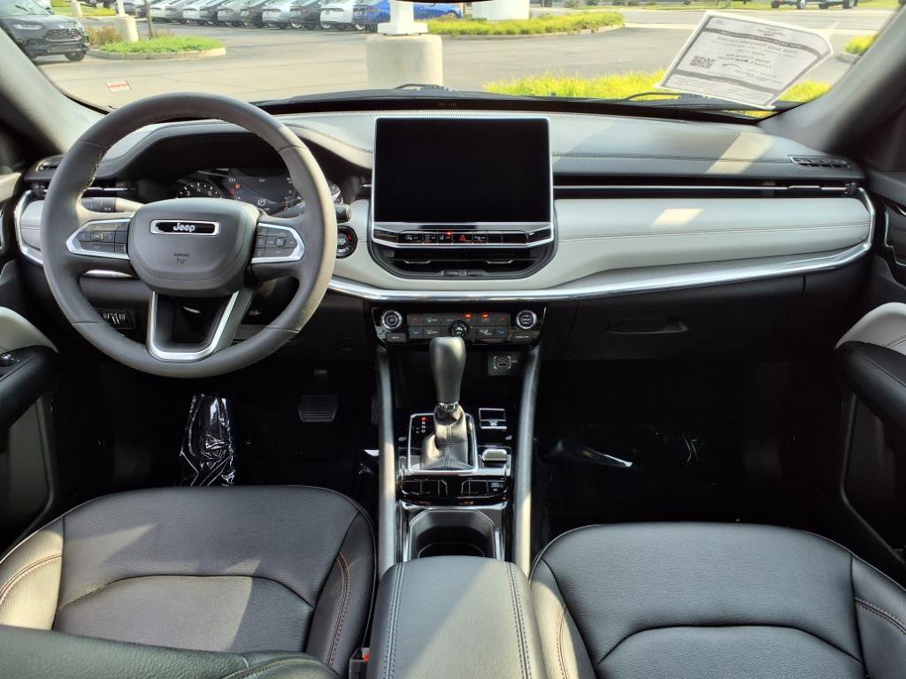 2024 Jeep Compass Limited photo 5