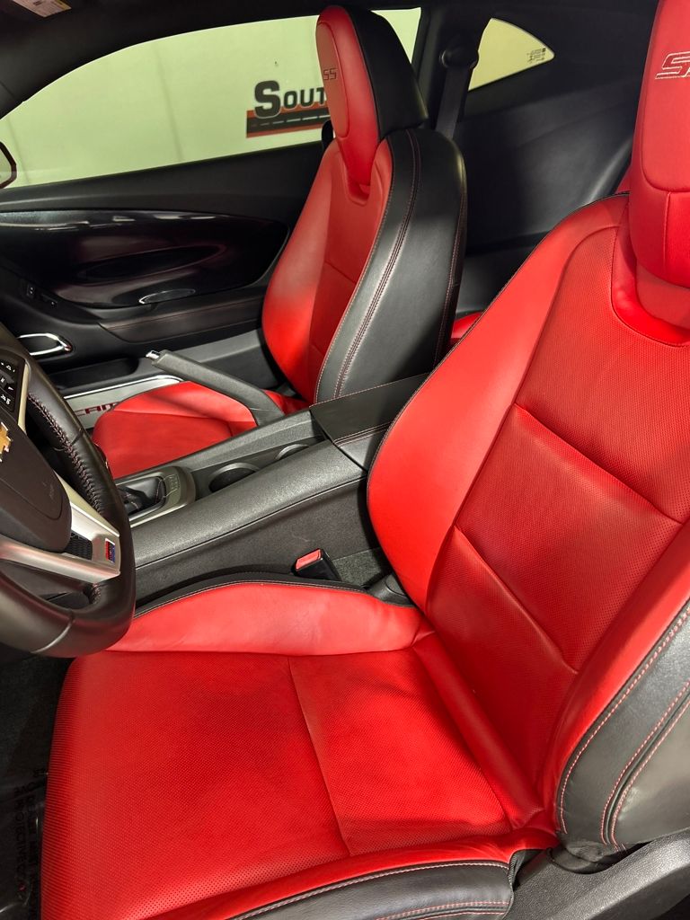 2015 Chevrolet Camaro SS photo 18