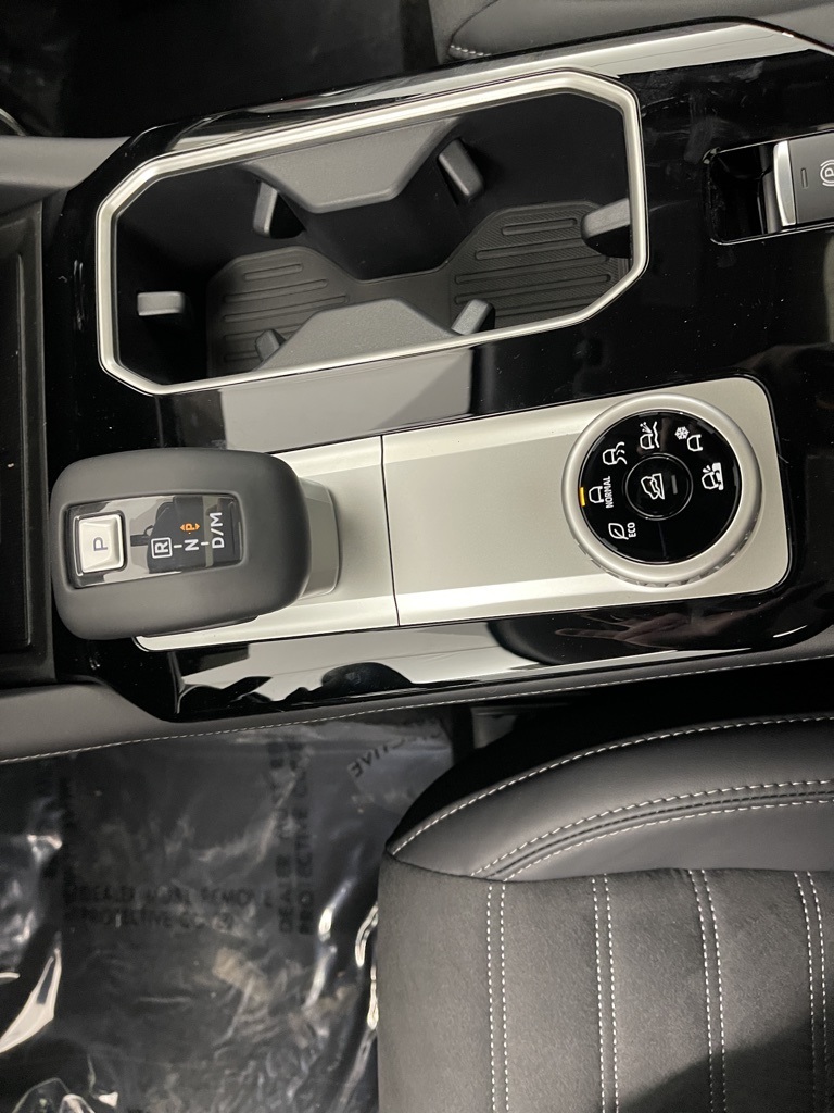 2025 Mitsubishi Outlander SE photo 12