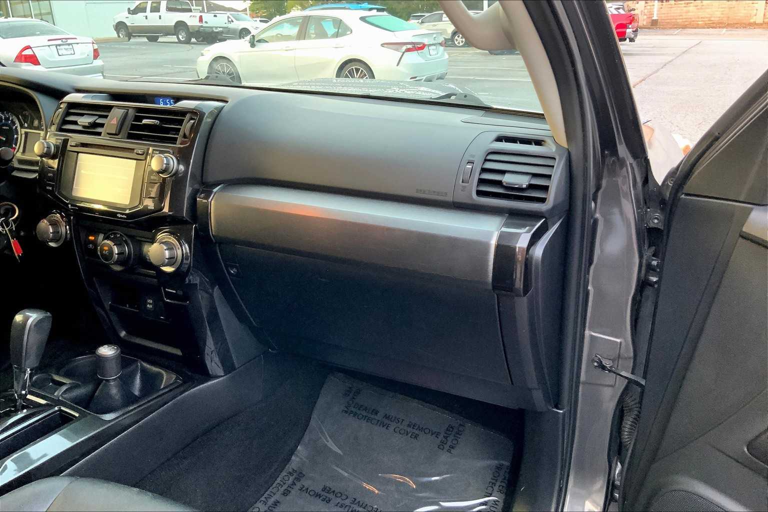 2016 Toyota 4Runner Trail Premium photo 17
