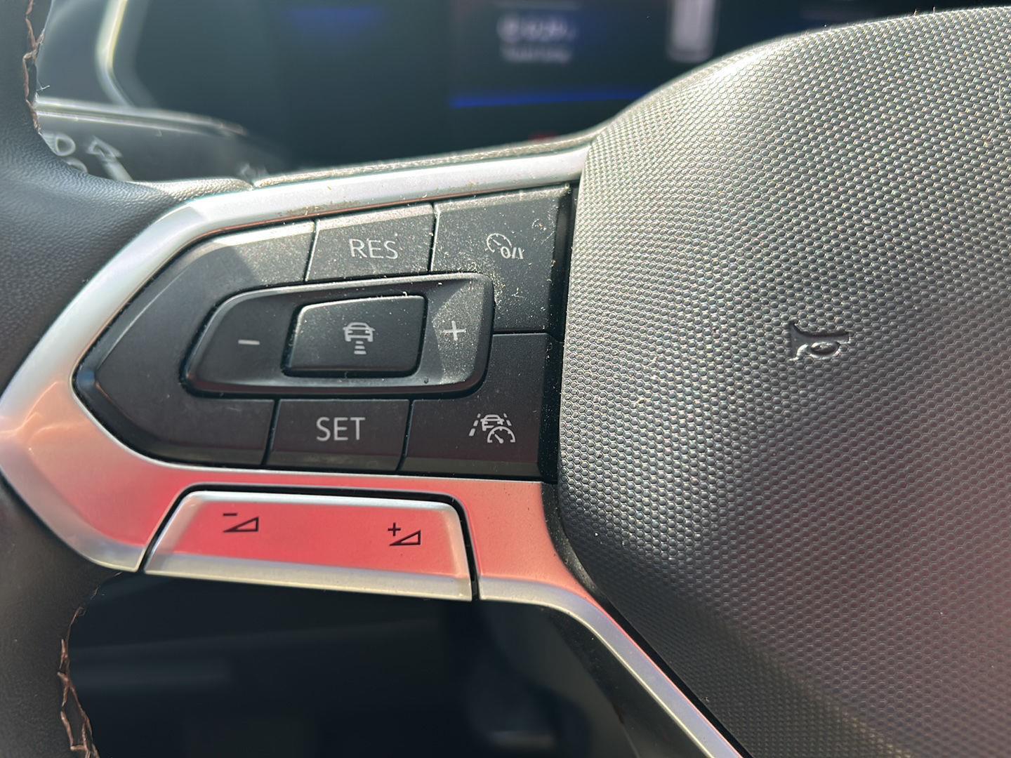 2022 Volkswagen Tiguan SE photo 12