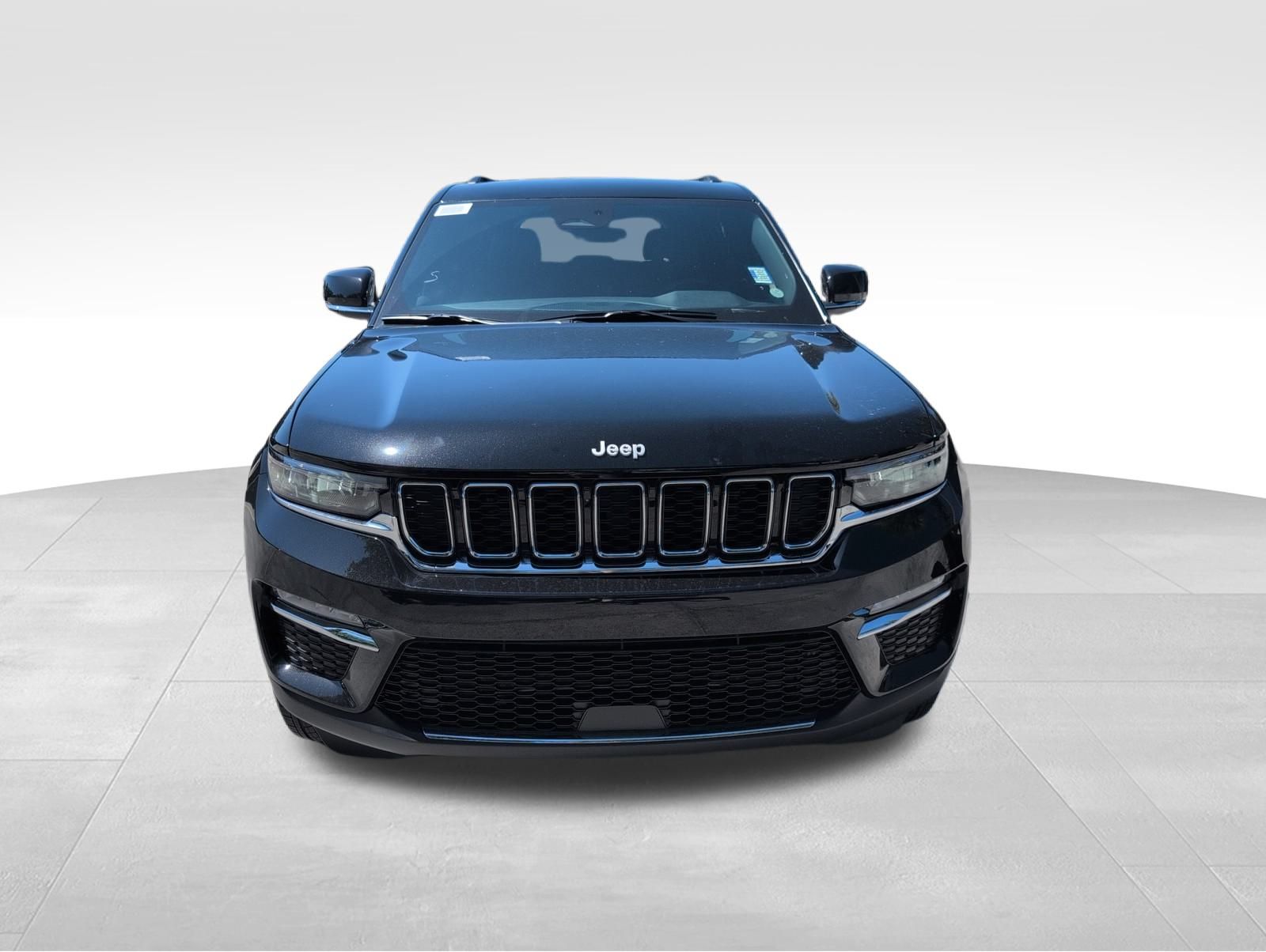 2025 Jeep Grand Cherokee Limited photo 3