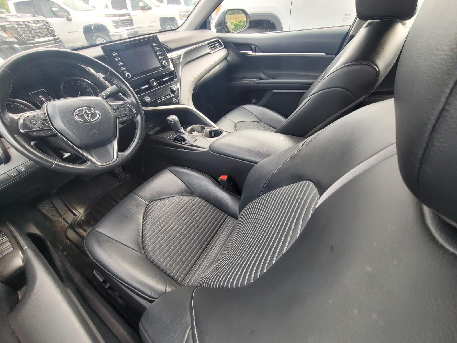2021 Toyota Camry SE photo 9