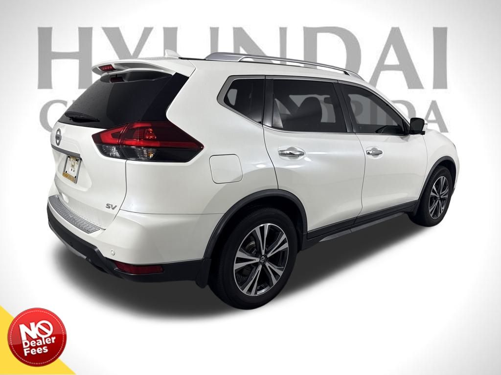 2019 Nissan Rogue SV photo 3
