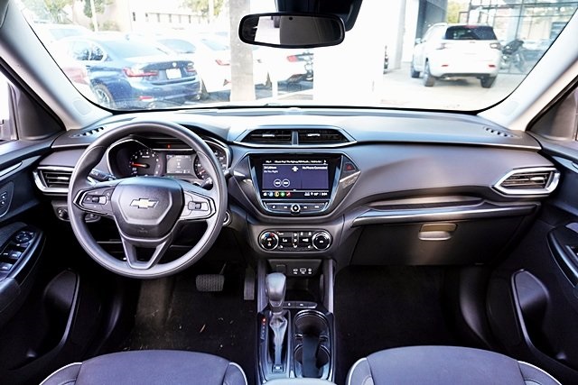 Used 2022 White Chevrolet LT image 17