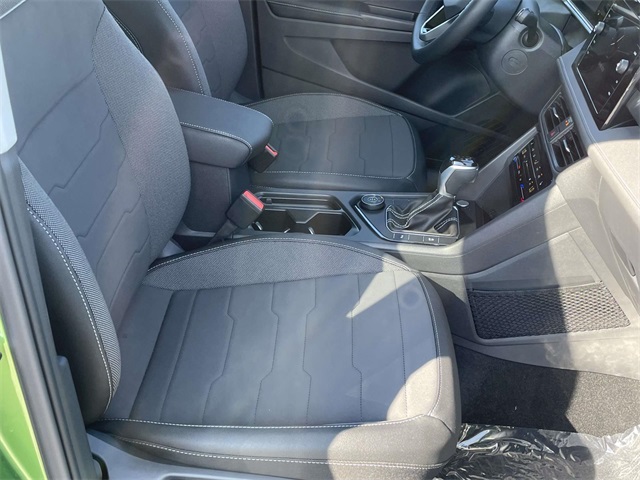 2025 Volkswagen Taos SE photo 15