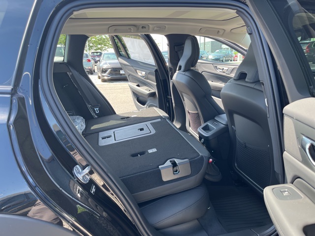 2026 Volvo V60 Cross Country B5 Plus photo 22