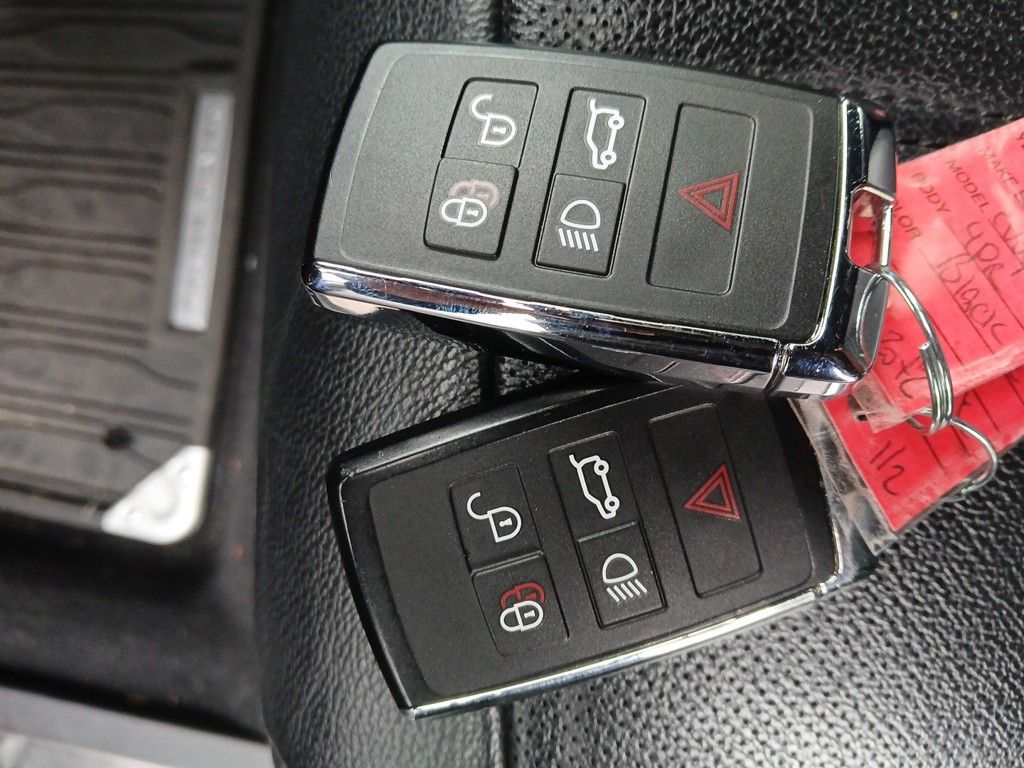 2023 Land Rover Range Rover Evoque R-Dynamic SE photo 24