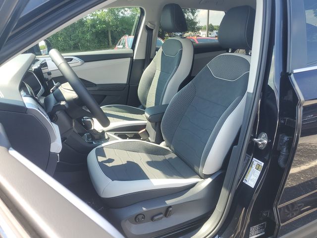 2025 Volkswagen Taos SE photo 21