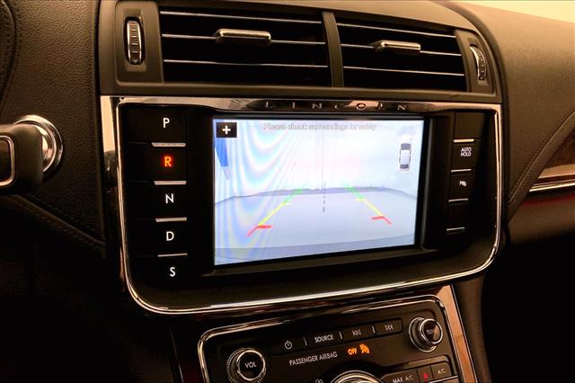 2017 Lincoln Continental Premiere photo 17