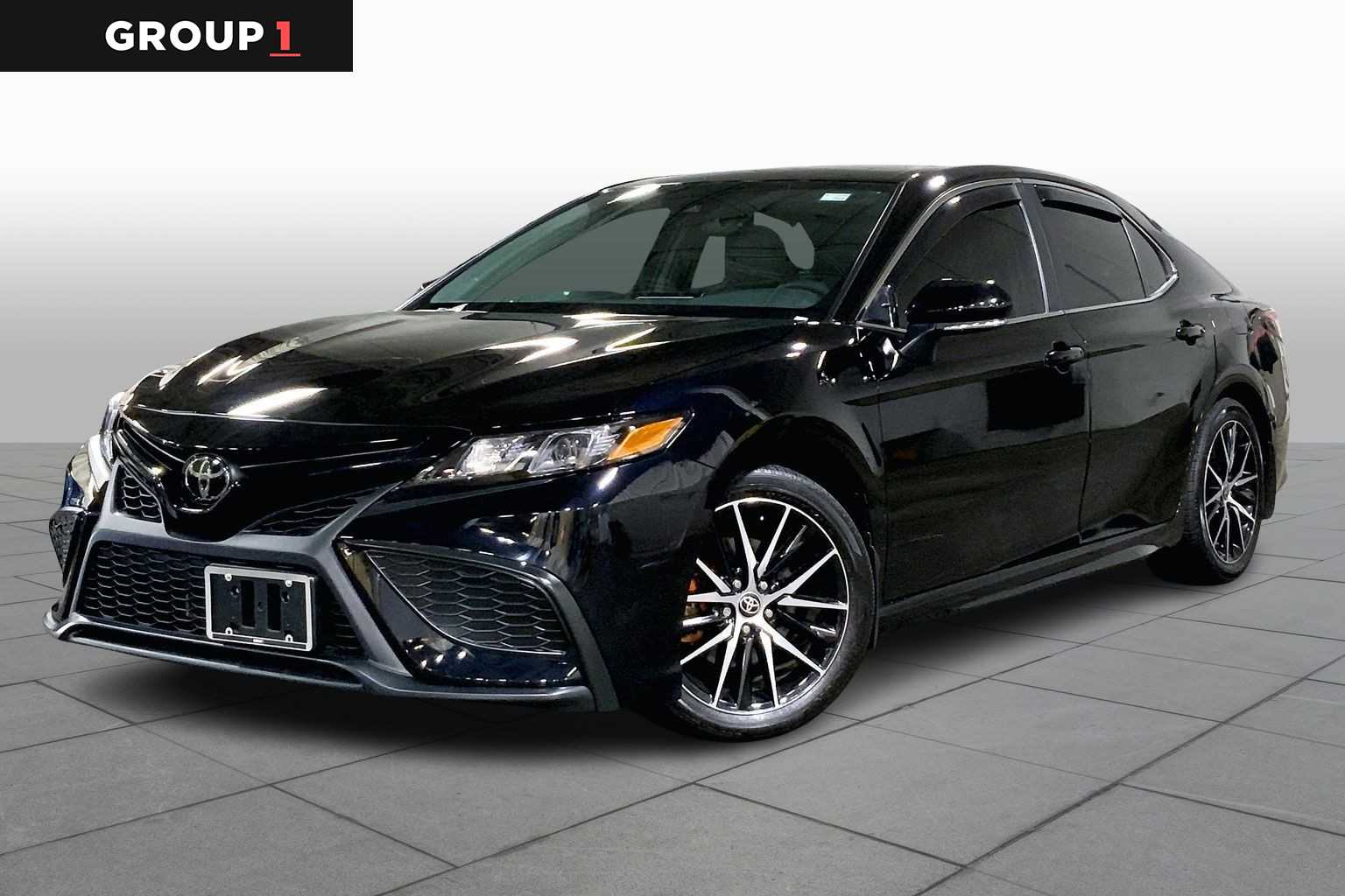 2024 Toyota Camry SE's photo