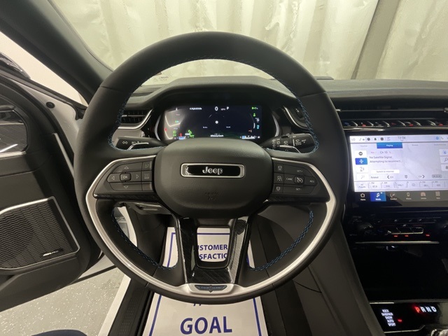 New 2024 Bright White Clear-Coat Exterior Paint Jeep Trailhawk 4xe image 11