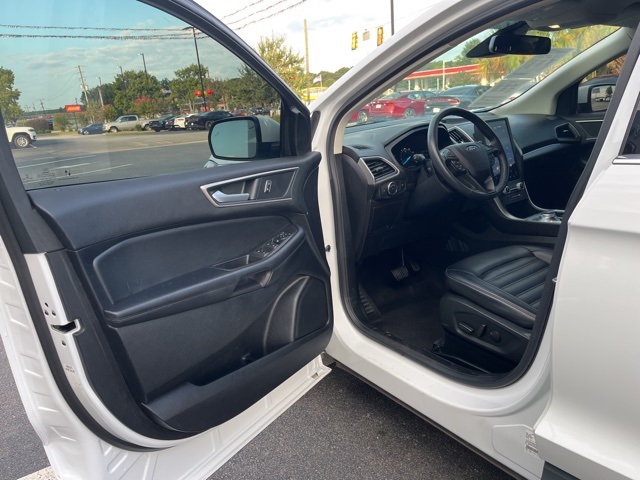 2022 Ford Edge SEL photo 3