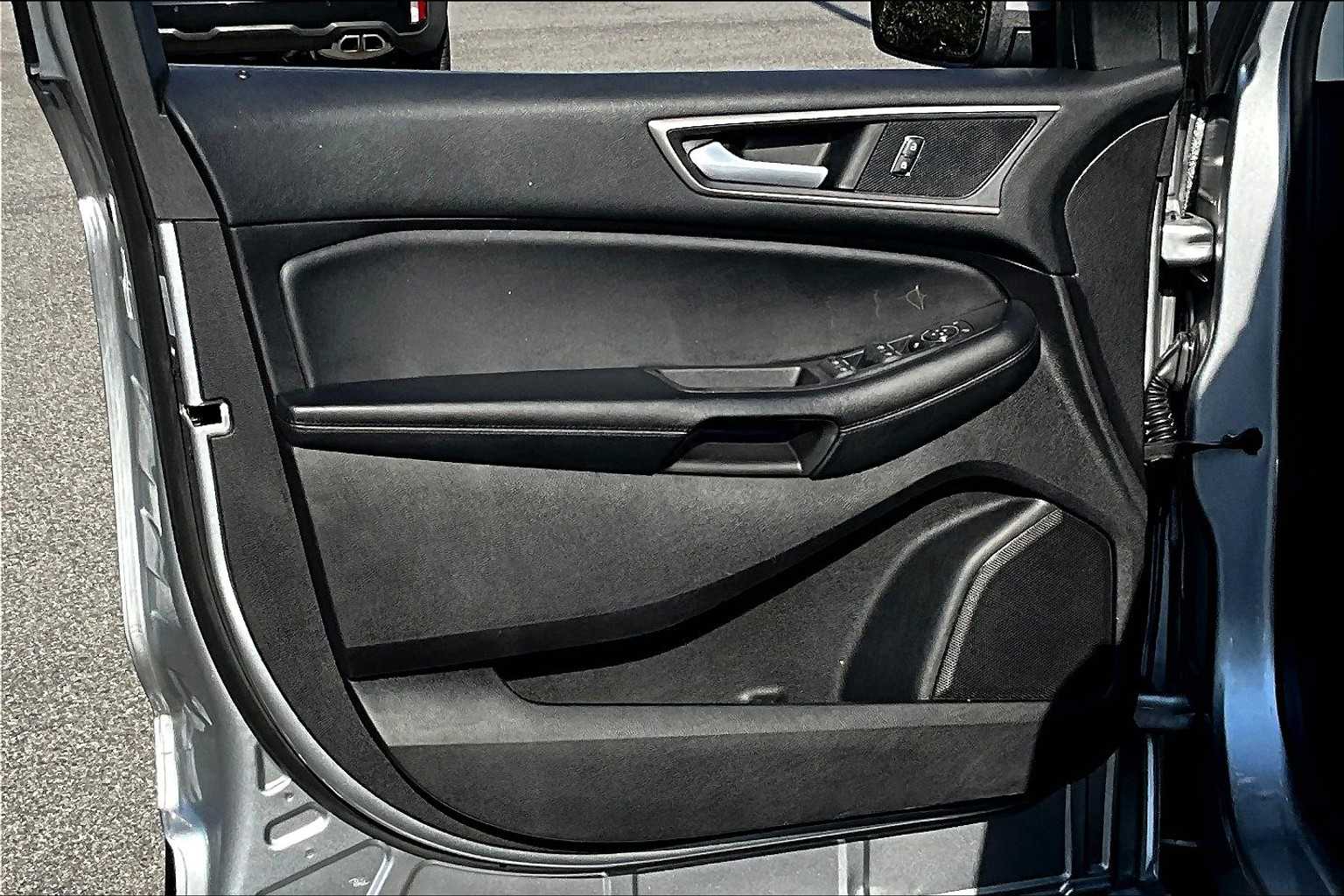 2021 Ford Edge SEL photo 20