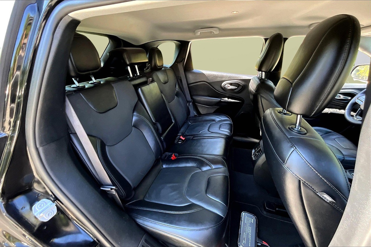 2023 Jeep Cherokee Altitude photo 18