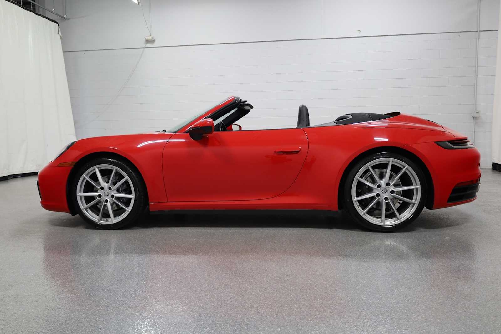 2022 Porsche 911 Cabriolet photo 2
