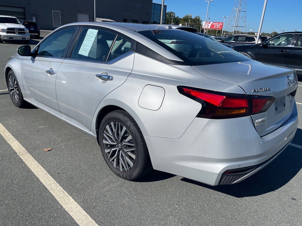 2023 Nissan Altima 2.5 SV photo 4