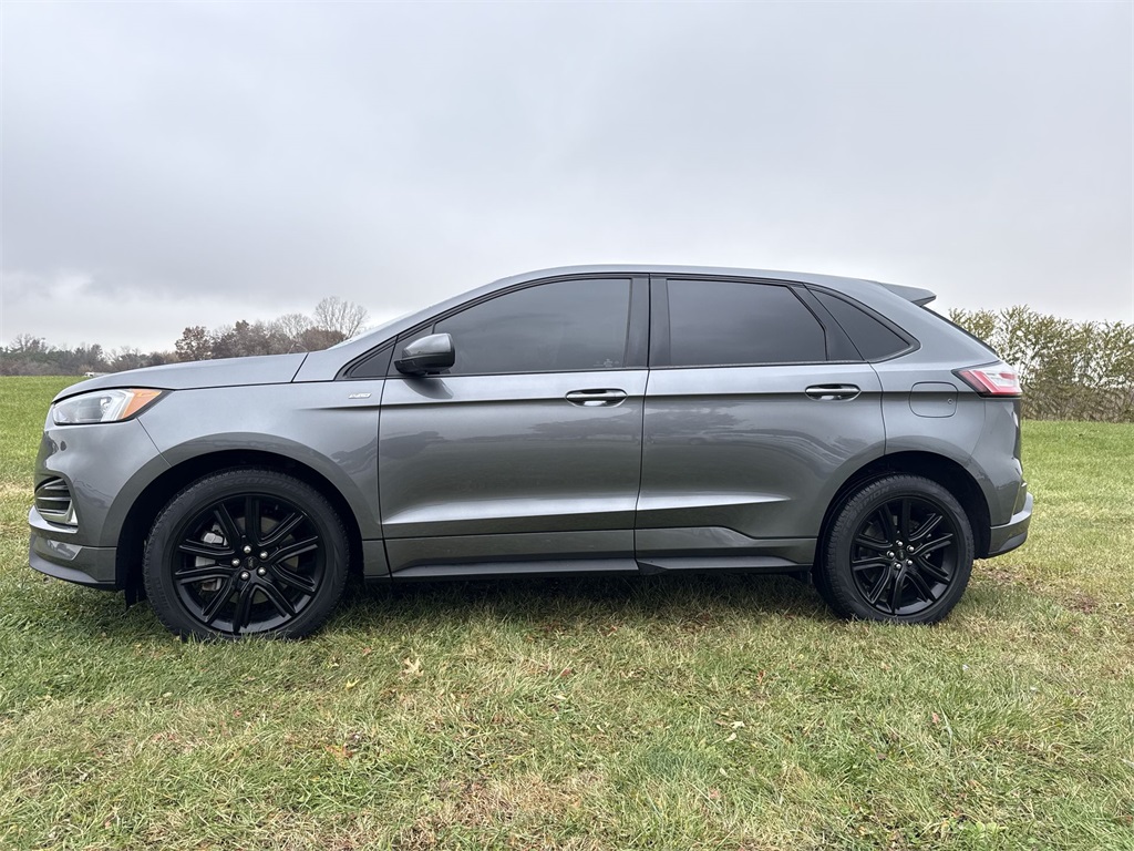 2022 Ford Edge ST photo 4