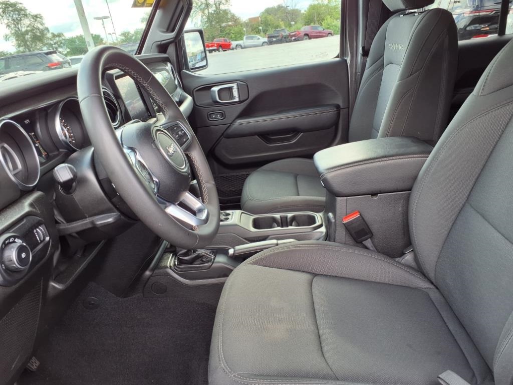2023 Jeep Wrangler Sahara photo 8