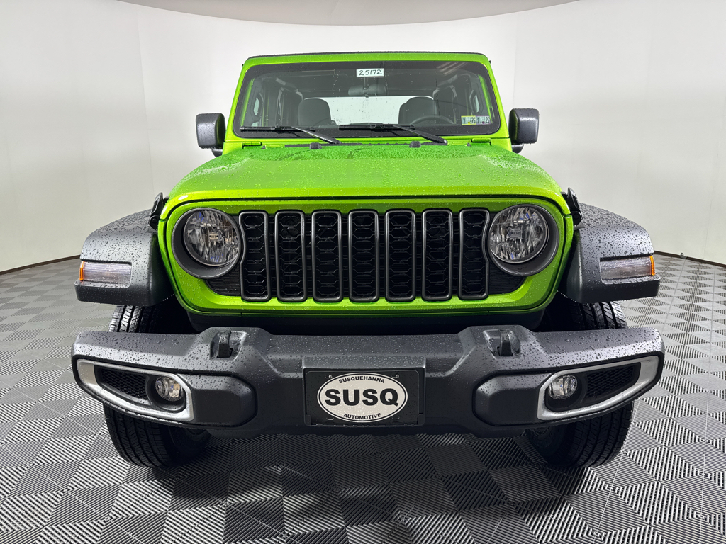 2025 Jeep Gladiator Sport photo 2