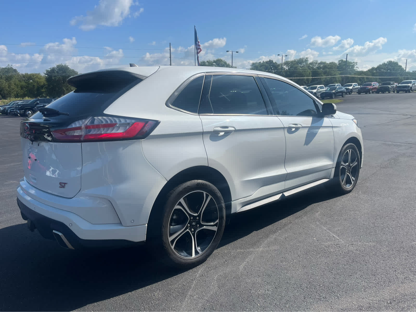 2022 Ford Edge ST photo 3