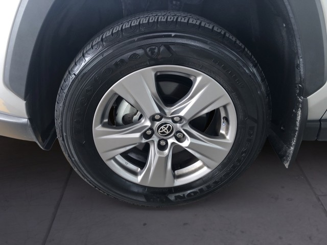 2024 Toyota RAV4 XLE photo 13