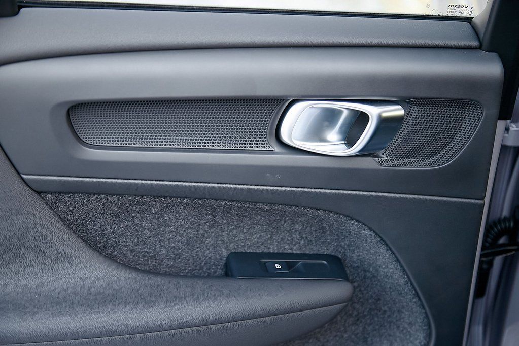 2026 VOLVO XC40 - Image 19