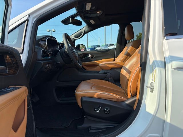 2023 Chrysler Pacifica Hybrid Pinnacle photo 22