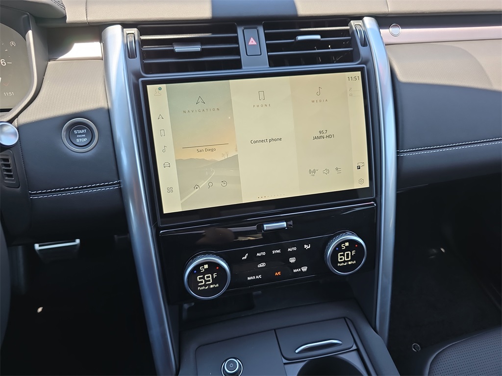 2025 Land Rover Discovery Metropolitan Edition photo 17