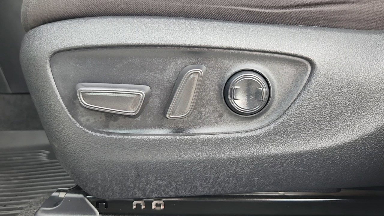2024 Toyota RAV4 Hybrid XLE photo 2