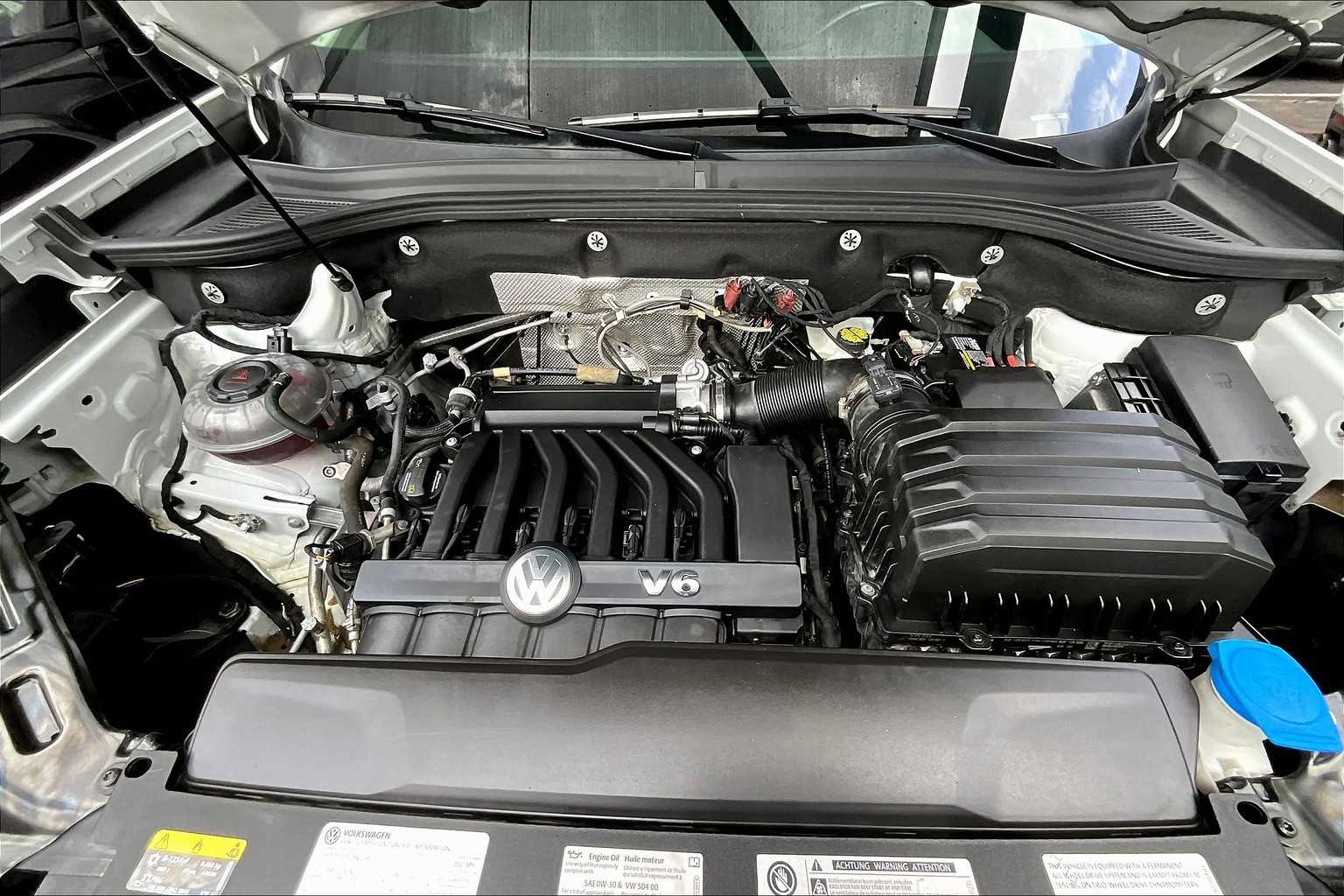 2021 Volkswagen Atlas SE Technology R-Line photo 28