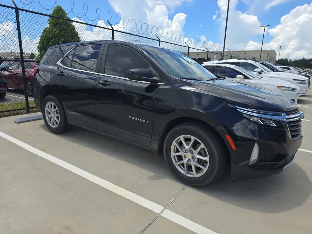 2022 Chevrolet Equinox LT photo 2