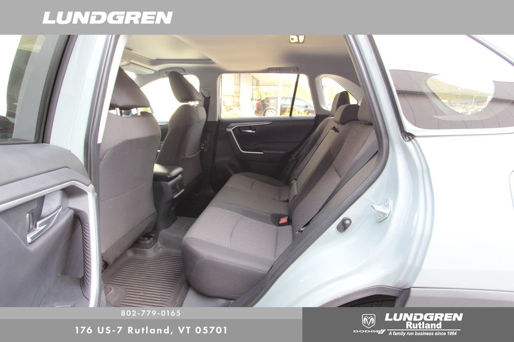 2019 Toyota RAV4 XLE photo 24