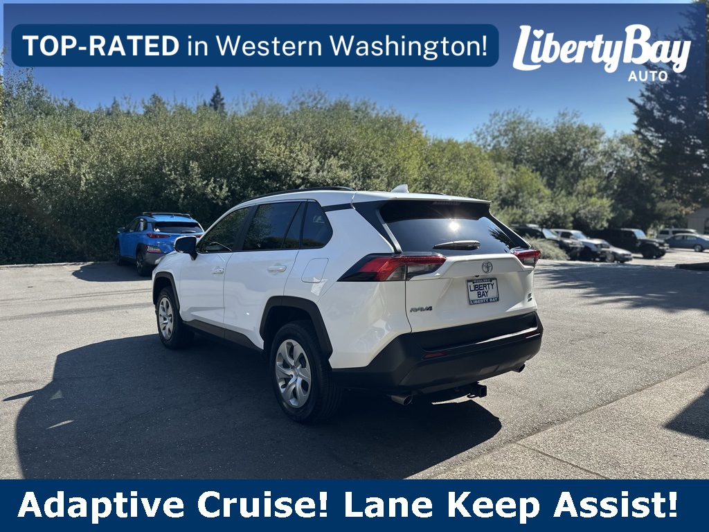 2021 Toyota RAV4 LE photo 4