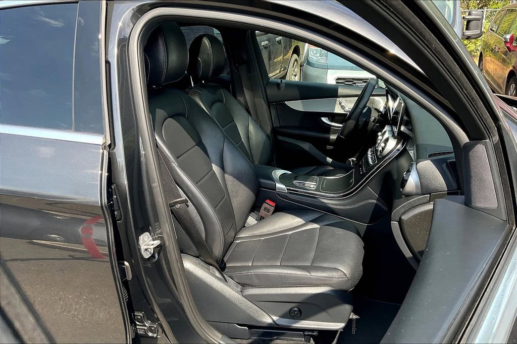 2021 Mercedes Benz GLC 300 Coupe photo 4