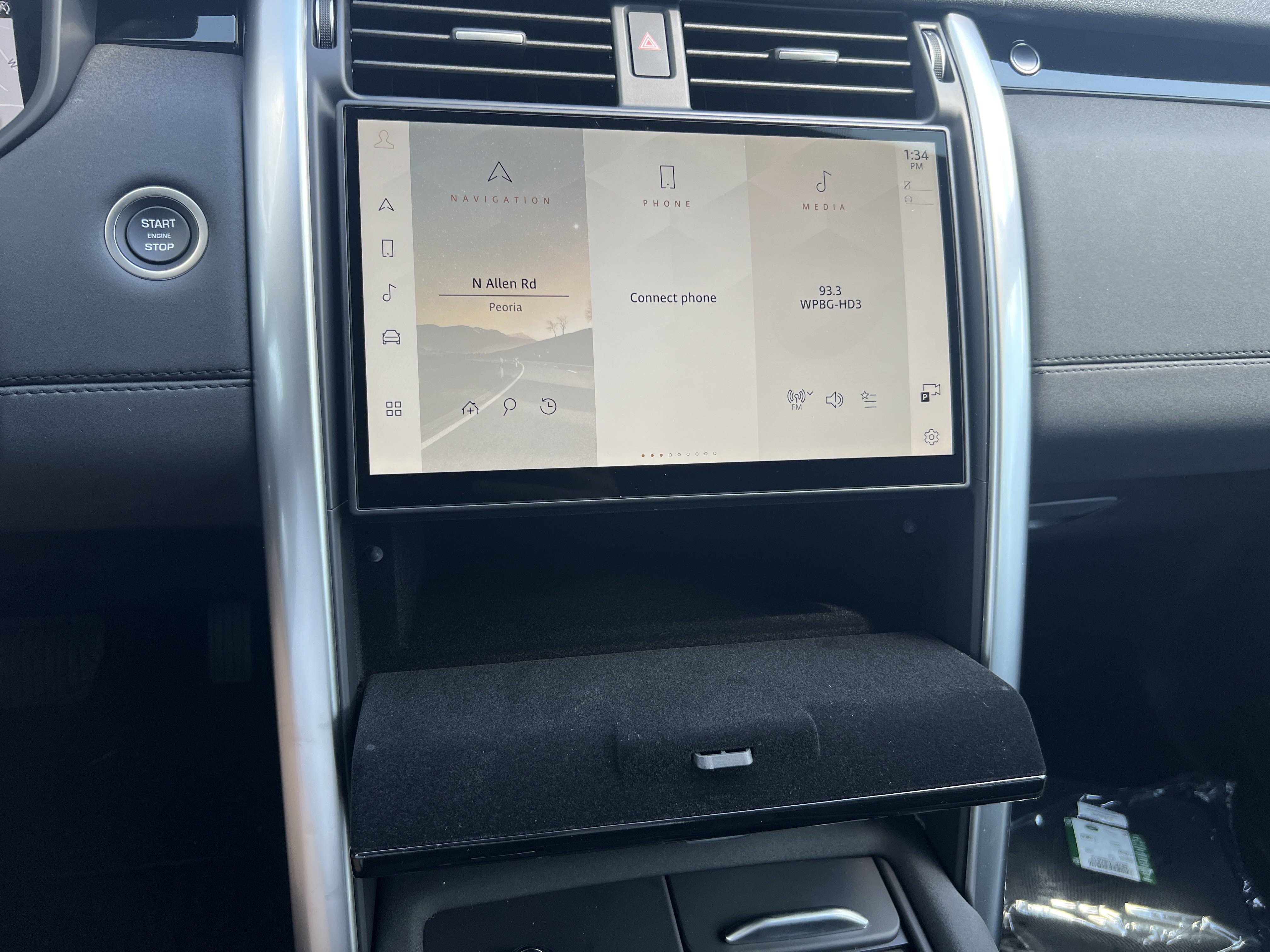 2025 Land Rover Discovery S photo 9