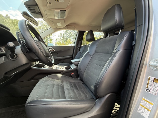 2024 Mitsubishi Outlander SE photo 6