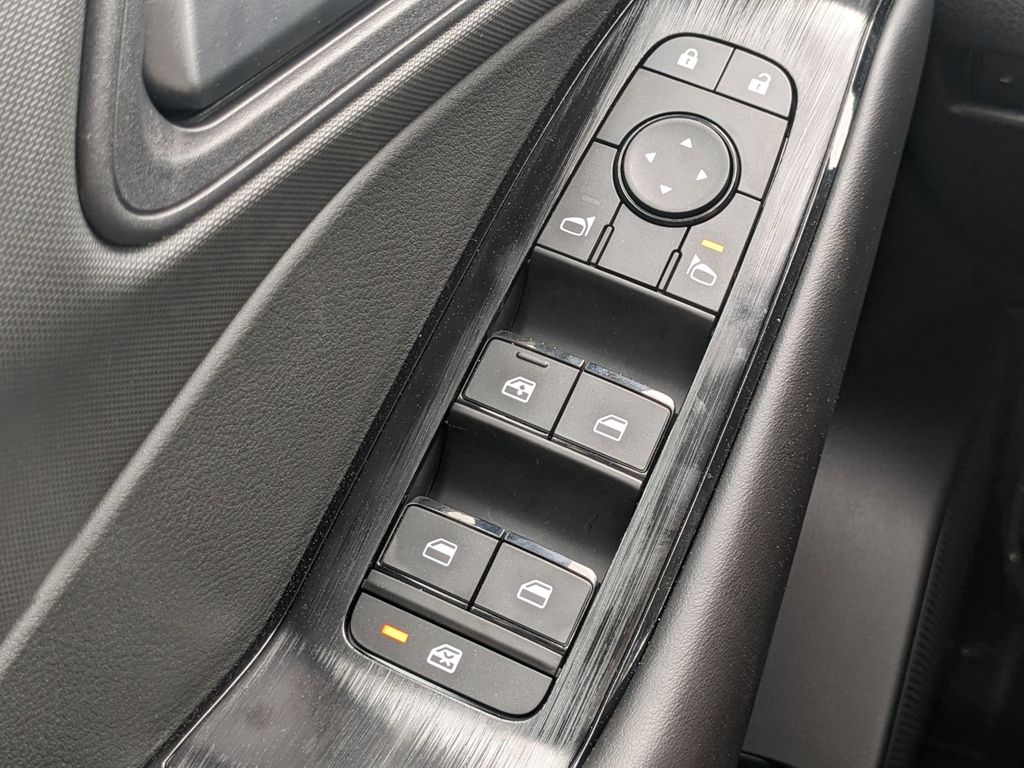 2025 Nissan Rogue S photo 18
