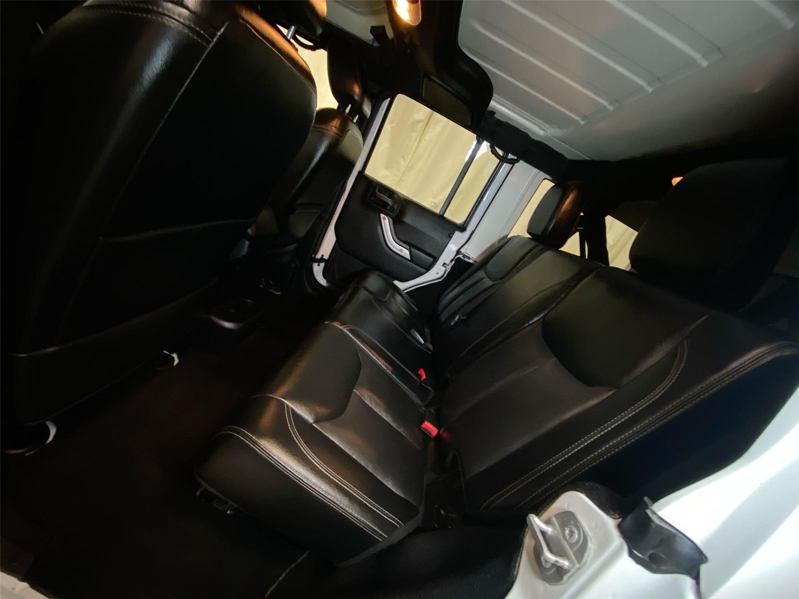 2016 Jeep Wrangler Rubicon photo 21