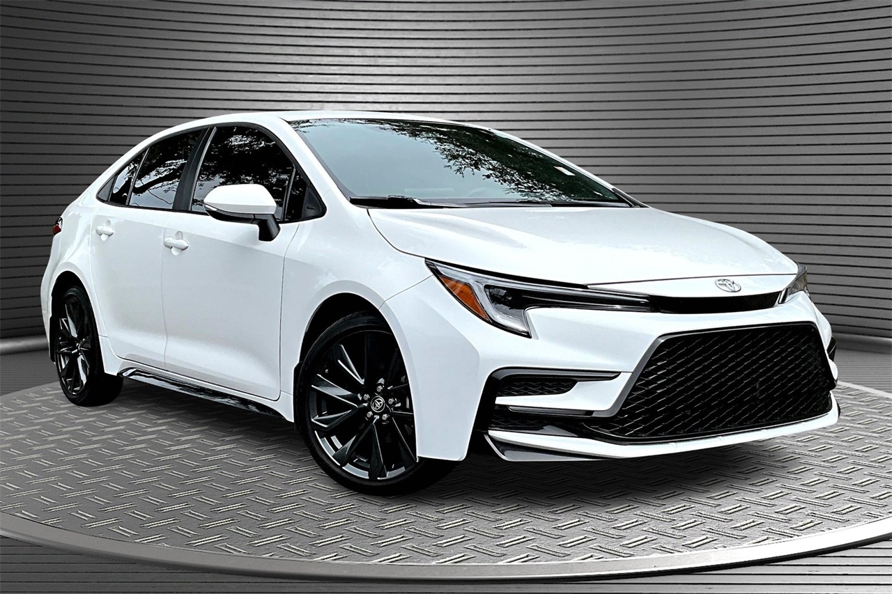 2025 Toyota Corolla SE photo 3