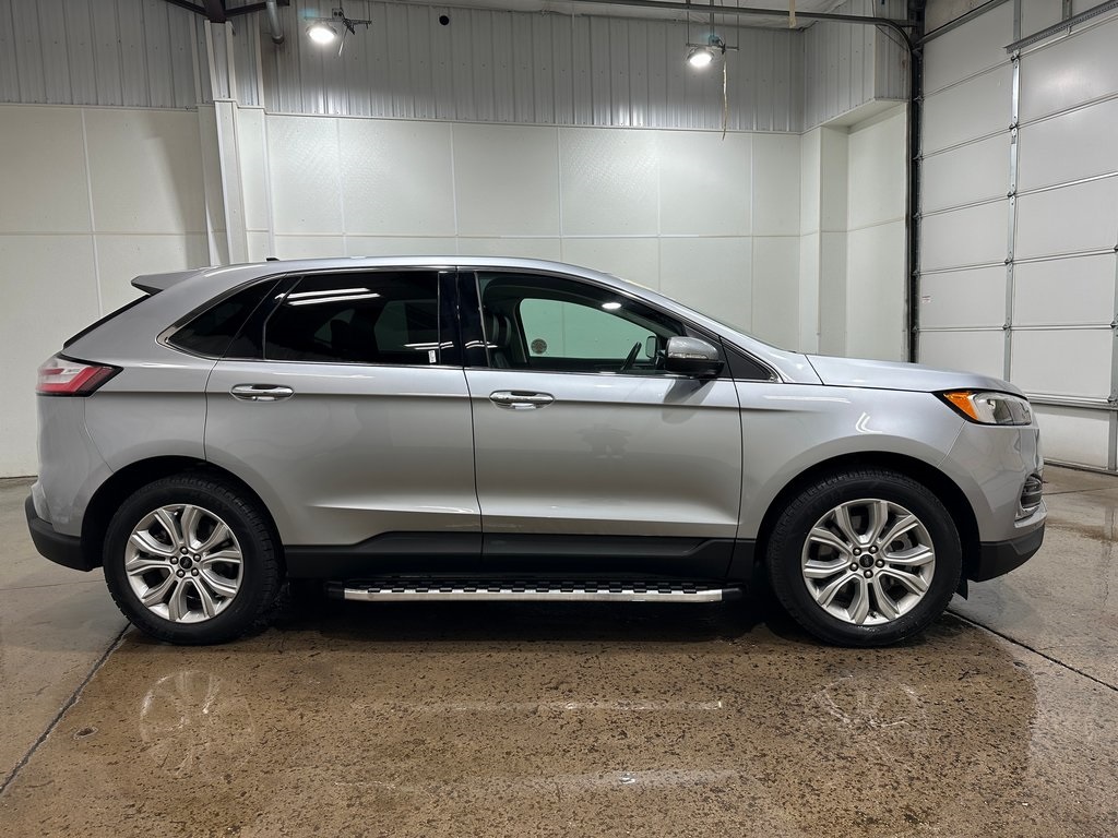 2023 Ford Edge Titanium photo 2