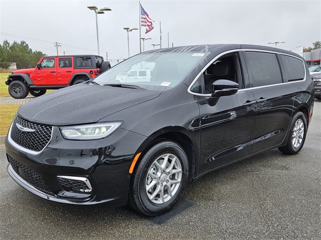 2026 Chrysler Pacifica photo 2